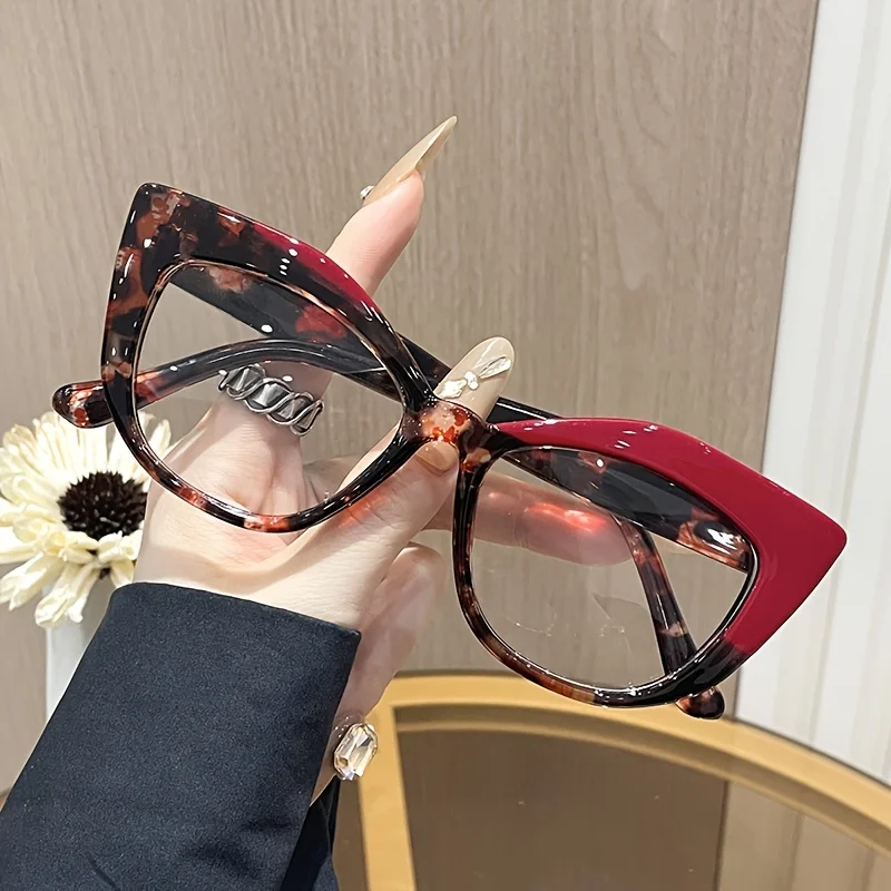 نظارات عين القطة الأنيقة مع ميزات حجب الضوء الأزرق الفريدة من نوعها، نظارات على الطراز القديم مصممة للنساء مع نمط كتلة الألوان