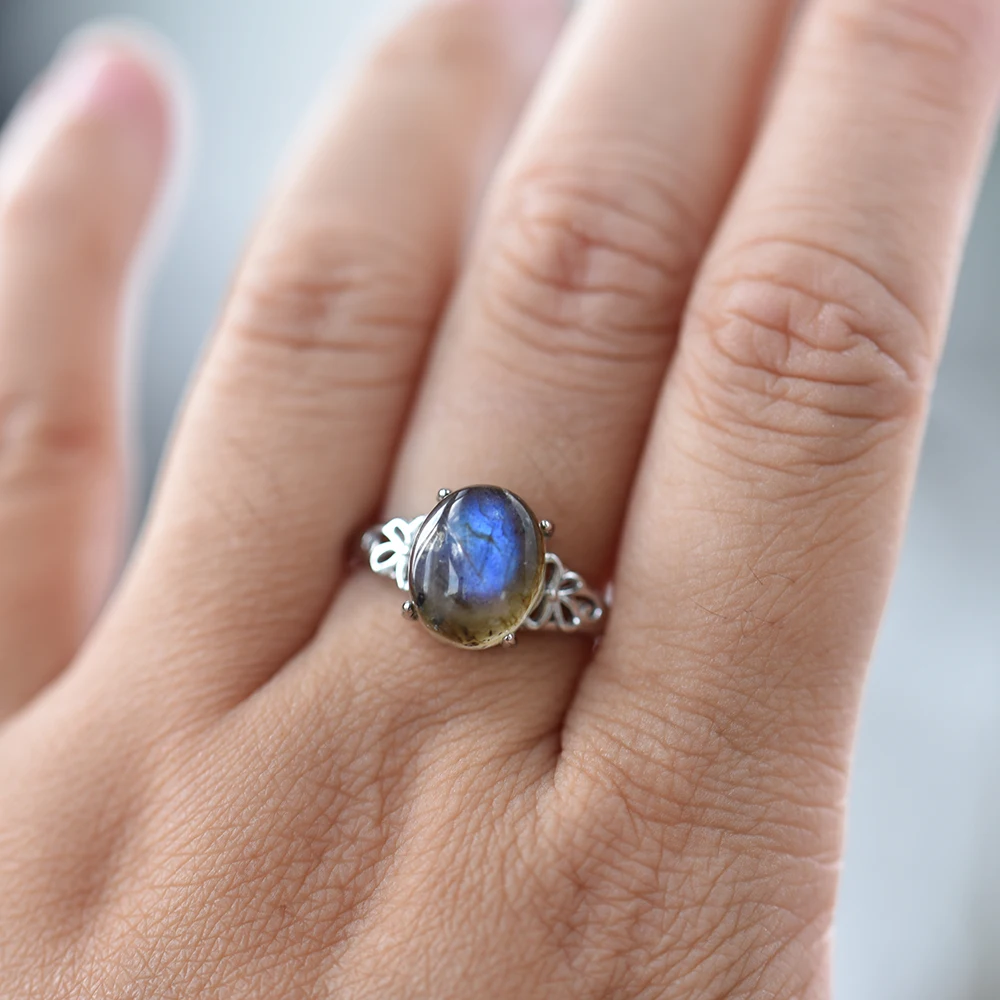 

ITSMOS Labradorite Flower Hollow Rings Oval Gemstone Blue Light Vintage Elegant Band Energy Rings Jewelry for Women