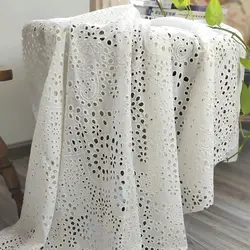 100% bianco puro cotone ricamo tessuto di pizzo occhiello foro ricamato abbigliamento per abbigliamento donna vestito con grande fiore