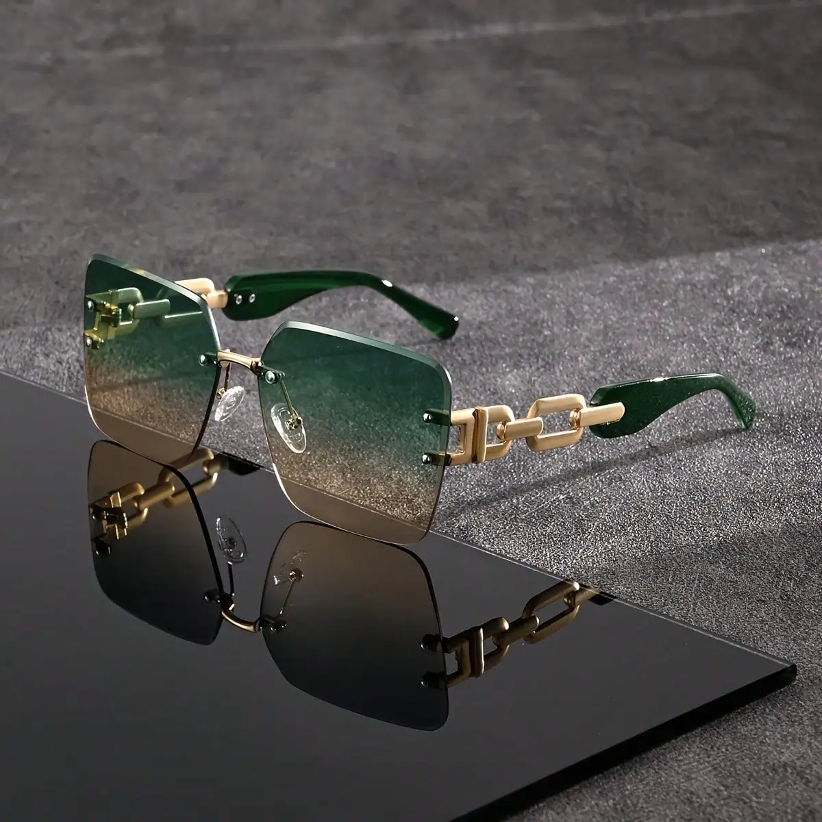 Frameless Square Women's Glasses With Gradient Green Large Frames. Simple And Versatile, Suitable For Daily Commuting, Travel, And Photography.