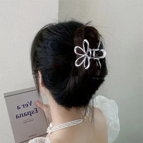 Imagen 2 del producto Nuevo Clip de garra de pelo Floral de Metal coreano para mujer, pinzas para el pelo huecas elegantes para el pelo, sombreros para niñas, accesorios para el cabello para mujer