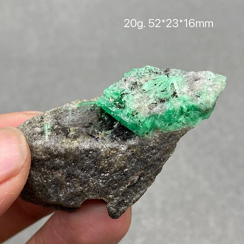 100% Natural green emerald mineral gem-grade crystal specimens stones and crystals quartz crystals