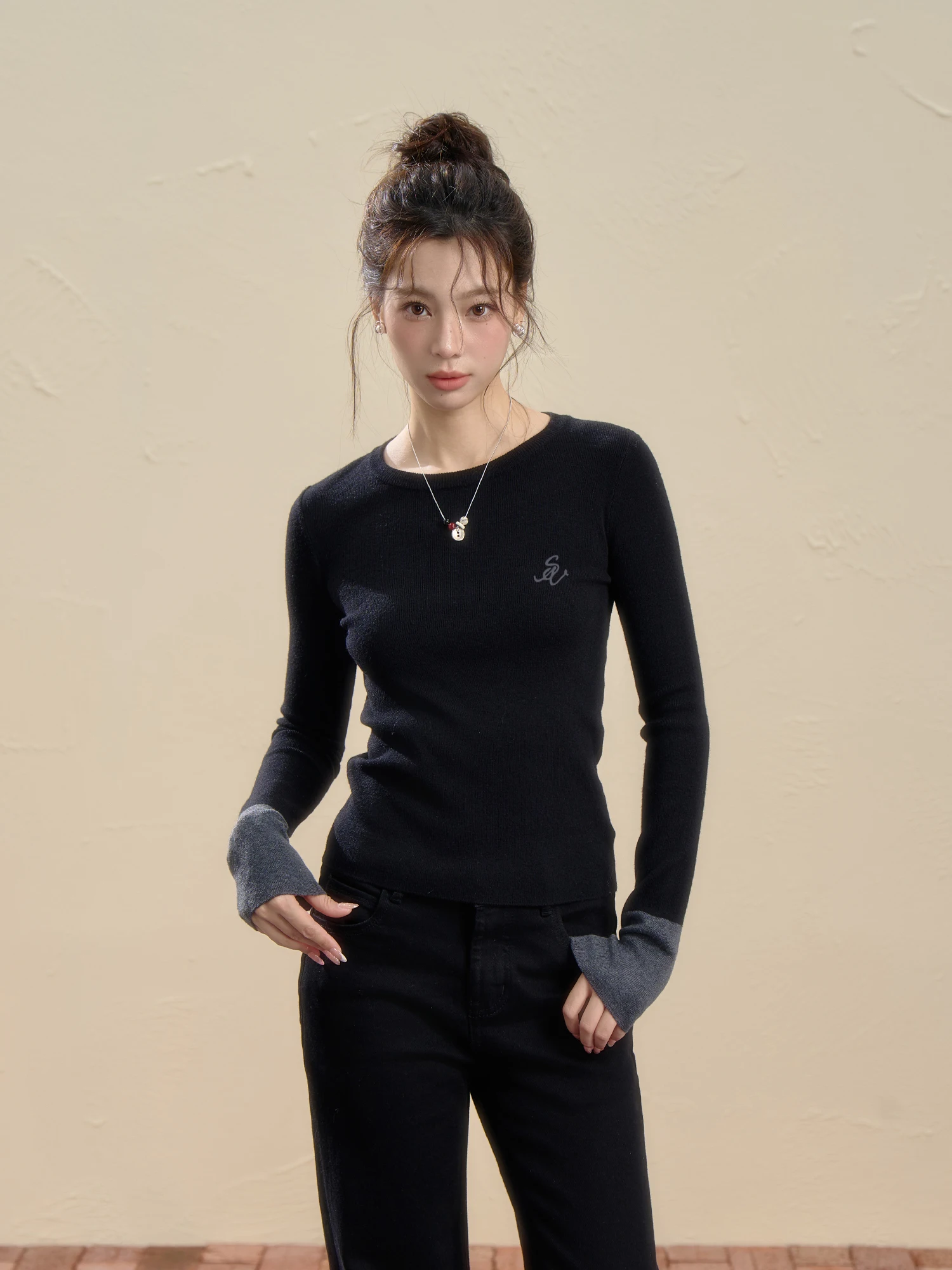 

Женская футболка с длинным рукавом для ранней осени, облегающая, для ношения как под одежду, так и поверх нее, базовая, с черными вставками, повседневная, из смесового хлопка