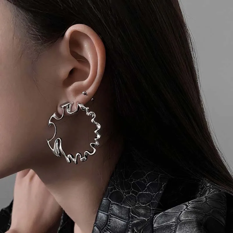 büyük küpe kombinleri: Moda, Kişilik ve Güçlü Bir Görünüm İçin En İyi Seçim