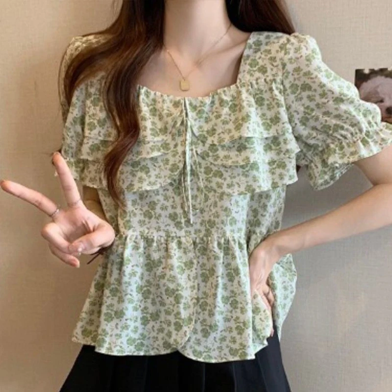 French Style Floral Printed Short Sleeved Shirt for Women\'s Casual Versatile Comfortable Loose Age Reducing Square Neck Top