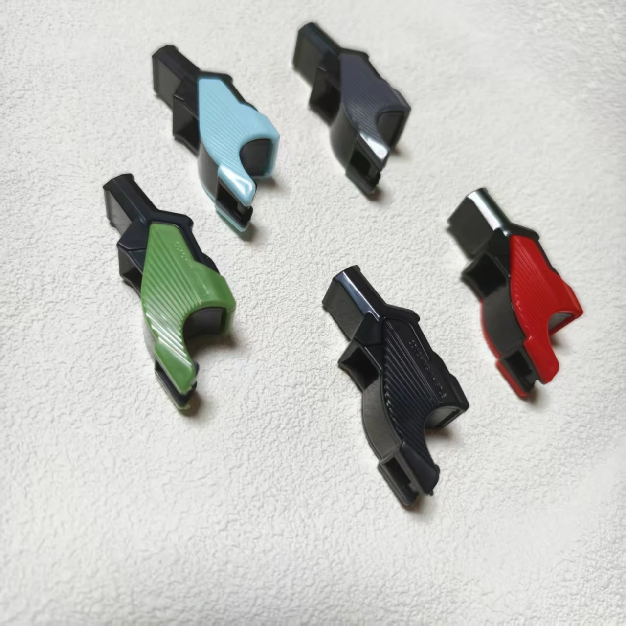 20 قطعة من صفارة حكم دولفين الجديدة بصوت عالٍ وسهلة النفخ بألوان غنية