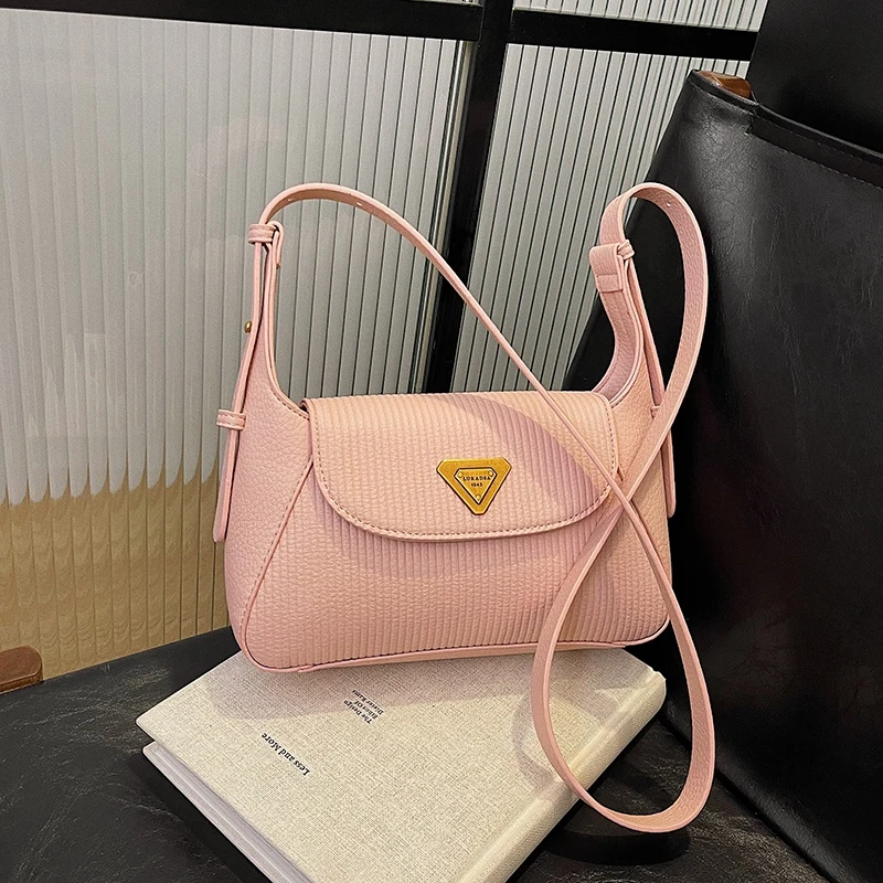 

Women's Messenger Bag Leather - Shoulder Crossbody Style Classic Elegant Luxury for Fashionable Carry