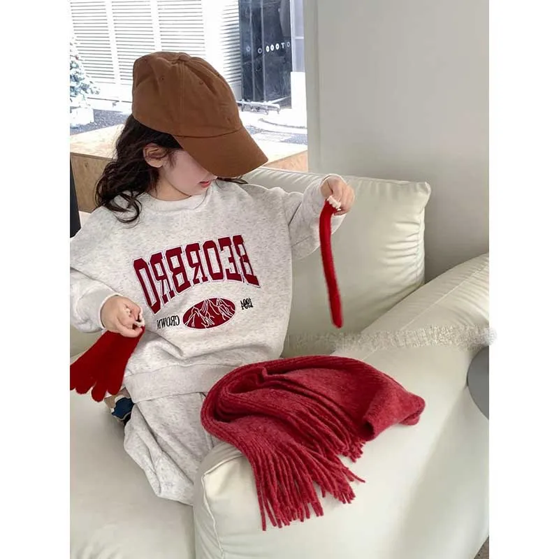 

Autumn Winter Girls' Sweatsuit Kids Letter Embroidered Sports Sweatshirt+ Fashionable Sweatpants Set for Children Clothes Sets