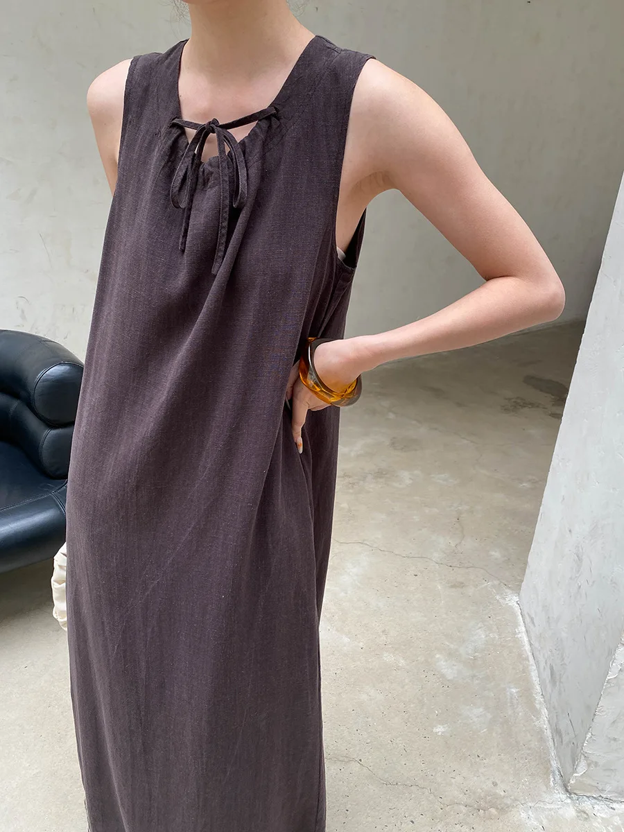 Sommerliches Damenkleid, lässig, einfarbig, mit Schnürung, besticktem Saum, ärmellos, im Westen-Stil. – Detail 19