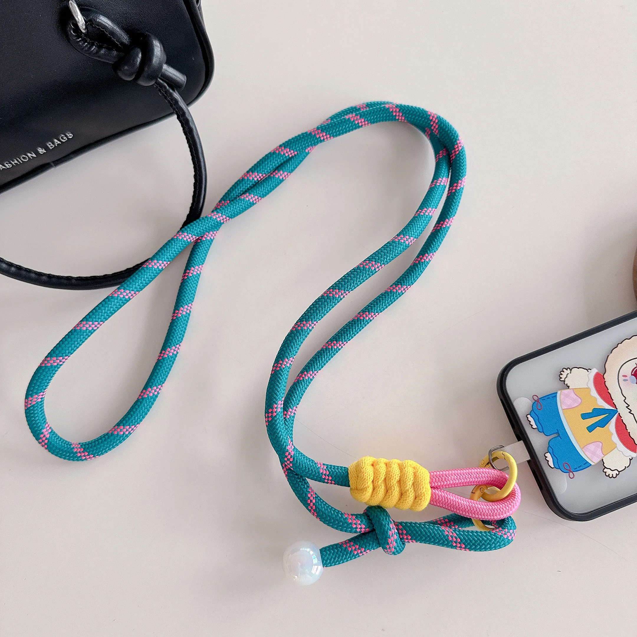 DIY handgewebtes verstellbares Handy-Lanyard, langes Crossbody-Seil, modisches herzförmiges Accessoire, kreativer Perlenanhänger