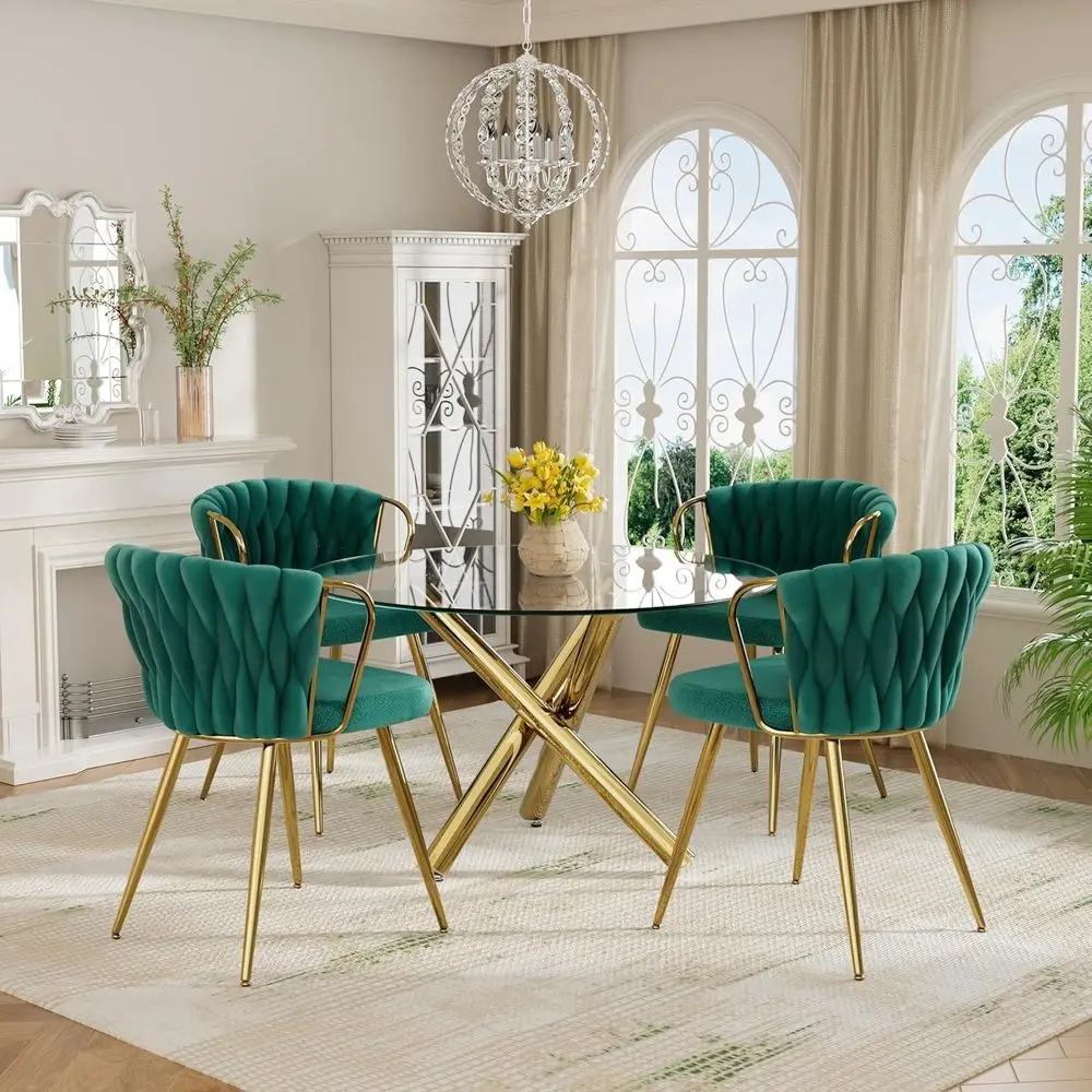 

Комплект из 4-5 предметов: круглый стеклянный обеденный стол с 4 зелеными бархатными стульями и золотым основанием