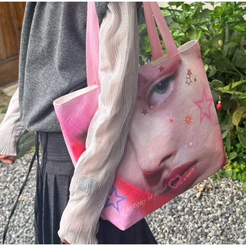 PVC-Umhängetasche, modische wasserdichte Handtasche mit Y2k-Mädchen-Portrait-Aufdruck, leichte, lässige Einkaufstasche für Damen, Alltagstasche – Detail 7