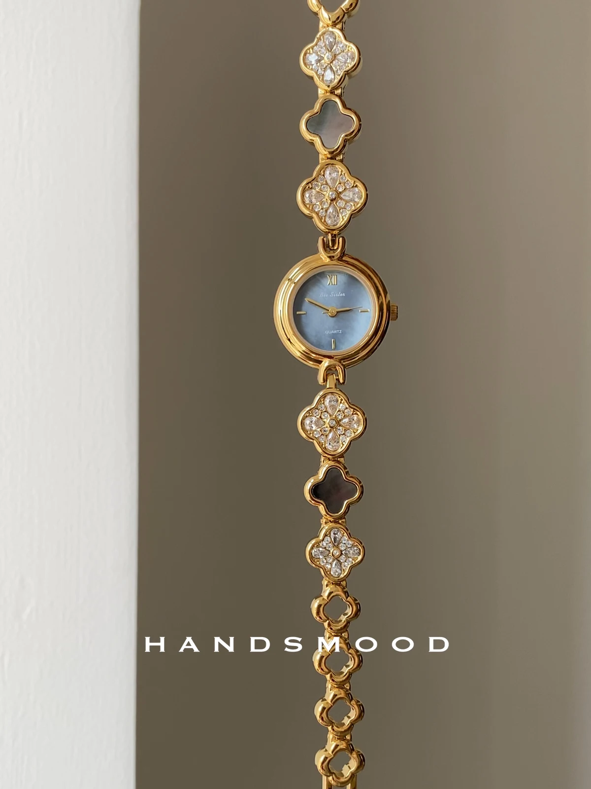 Montre à quartz pour femmes, mode française exquise, design de tempérament, sélection haut de gamme, cadeau pour femmes, accessoires