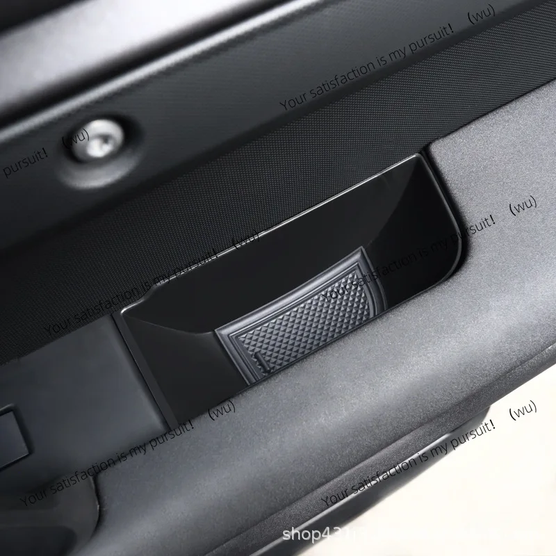 

Suitable for 20-25 Land Rover New Defender door armrest storage box storage box armrest storage box finishing