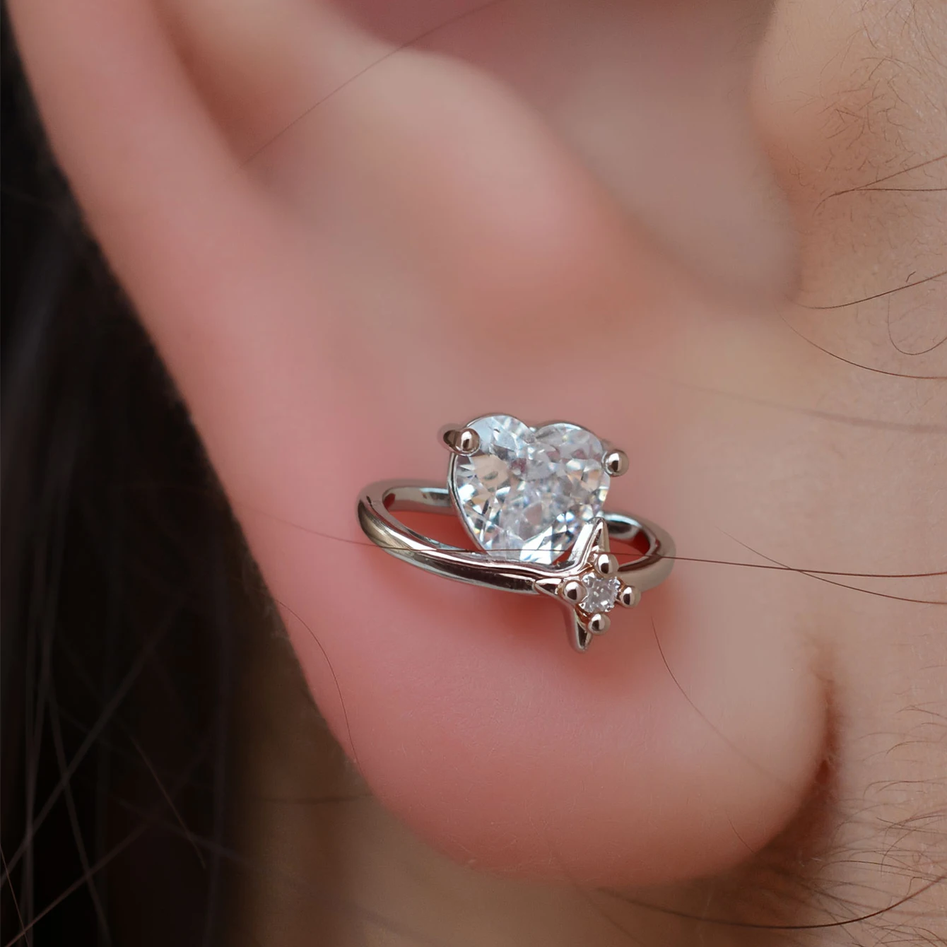 1 Stück Edelstahl-Knorpelstecker-Ohrringe, hypoallergen, zierlicher flacher Helix-Tragus-Piercing-Schmuck für Damen – Detail 11