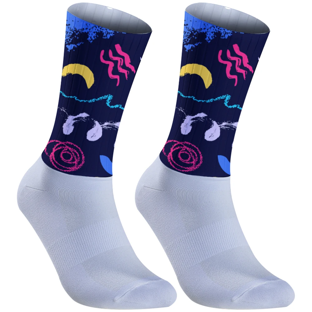 

New Popular professional cycling socks, providing cushioning and stress relief to help extend the range of the bike