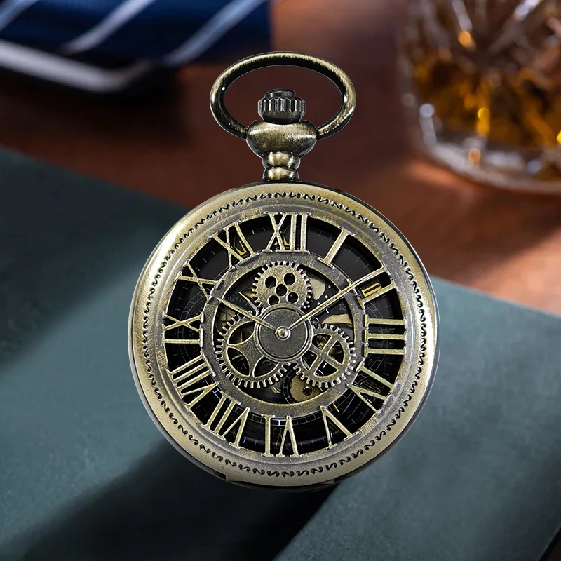 

A vintage time gear mechanical watch with ashield shapeon theback, double open andcanbeopened onboth sides, itis wellworth buyin