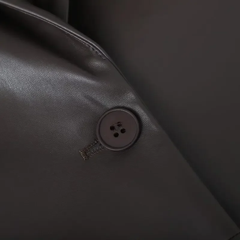 سترة معطف من الجلد الصناعي الرائع للسيدات ملابس الشارع الشهير بأكمام طويلة من البولي يوريثان على طراز الشارع وجيب بسحاب للدراجات النارية ملابس خارجية