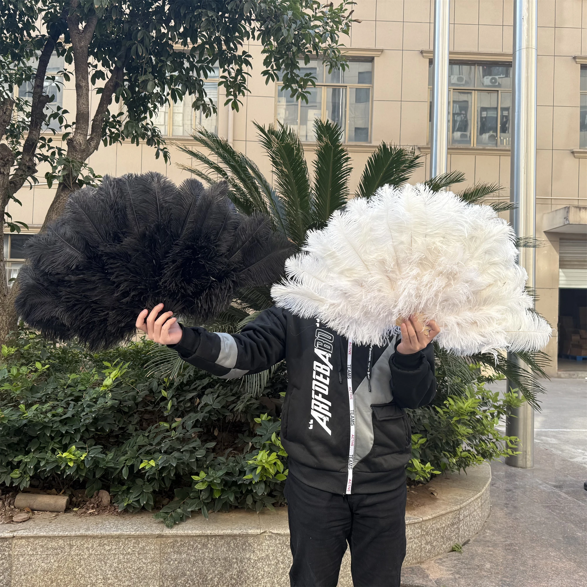 White 70*40CM Big Fluffy Ostrich Feather Fans Black Feather Fan Party Carnival Dance Performance Hands Held Folding Fan 15 Bones