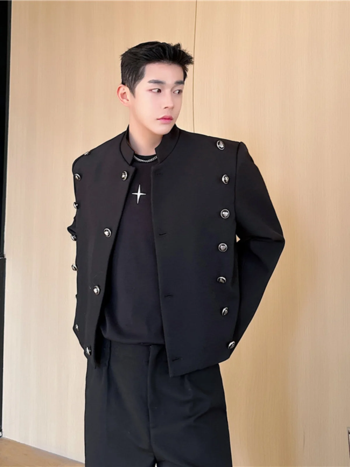 

Korean Sle Men's Jaet Stand Collar ort Faionable New Chinese Sle Button Decoration Lightweight Luxury Outerwear