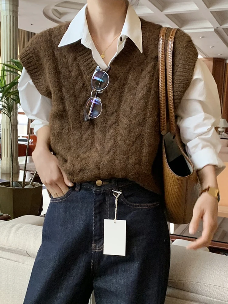 Chic Autumn Winter Loose V-Ne Knitted Vest Women's Casual Loose Striped Waist-Cinching Sweater Single Piece Regular Thin