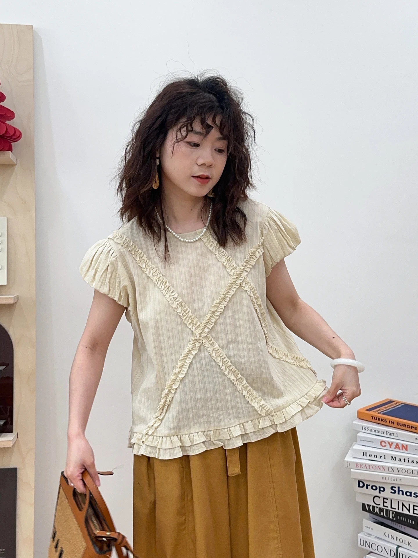 

Soft Style round Neck Ruffle Splice Shirt Women's Loose Fit Cotton Summer Breathable Comfortable Floral Zodiac Pattern Top