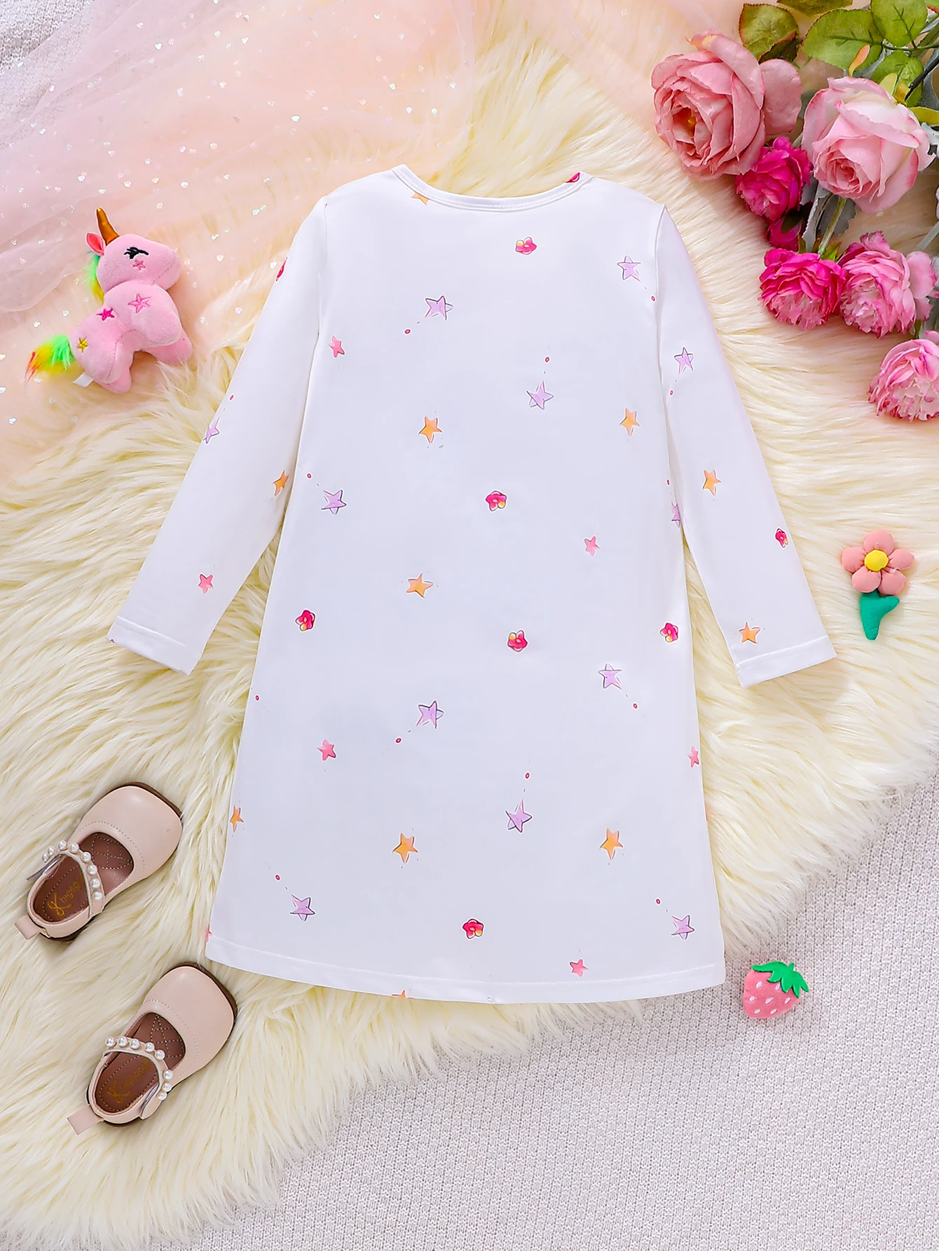 Girls' Unicorn Long Sleeve Sleep Dress Autumn Style with Milk White Background And Oversized Rainbow Unicorn Print