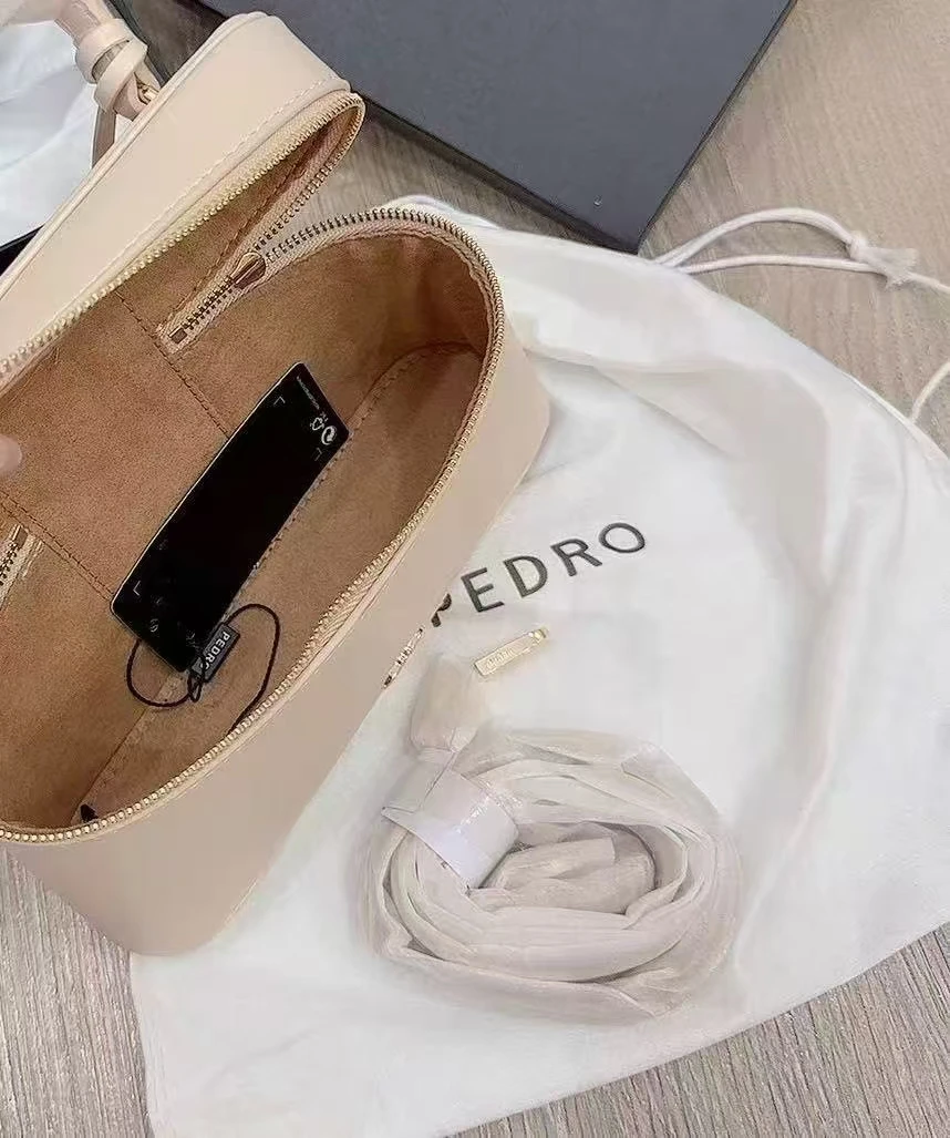 2026 New Pedro Handheld Simple and Unique Versatile Bag for Commuters, Single Shoulder Crossbody, Women's Small Square Bag