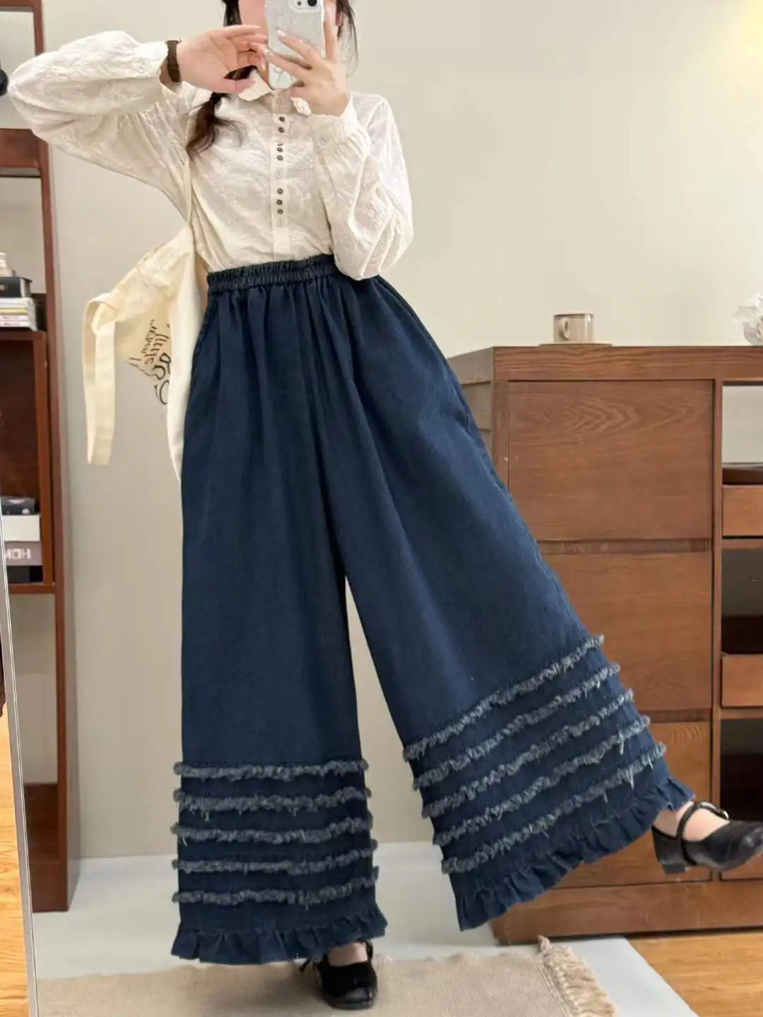 Nuovi pantaloni in denim di cotone autunno 2025, volant in vita elastica da donna, jeans a gamba larga da pendolarismo dolce retrò francese Mori Girl B57826CC