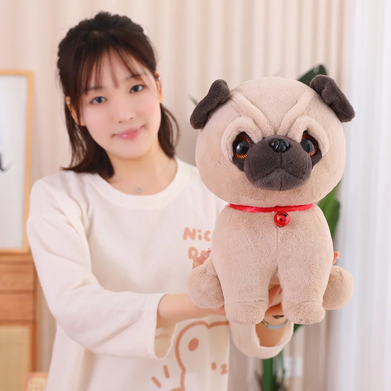 Red Bell Pug Puppy ตุ๊กตาของเล่นตุ๊กตา Squatting สีน้ําตาลการ์ตูนสัตว์ Plushie เช่นจริง Appeasing Sleeping Hug เพื่อนปัจจุบัน