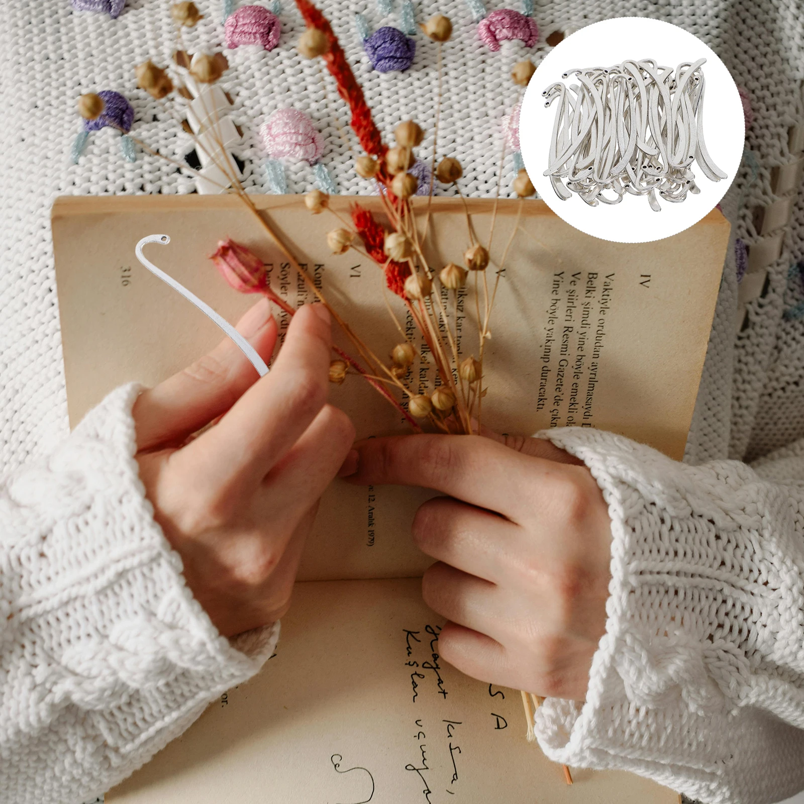 

50pcs Vintage Bookmarks Metal Pendant Hook Reading Markers Diy Craft Jewelry Making Supplies Student Accessories Decor