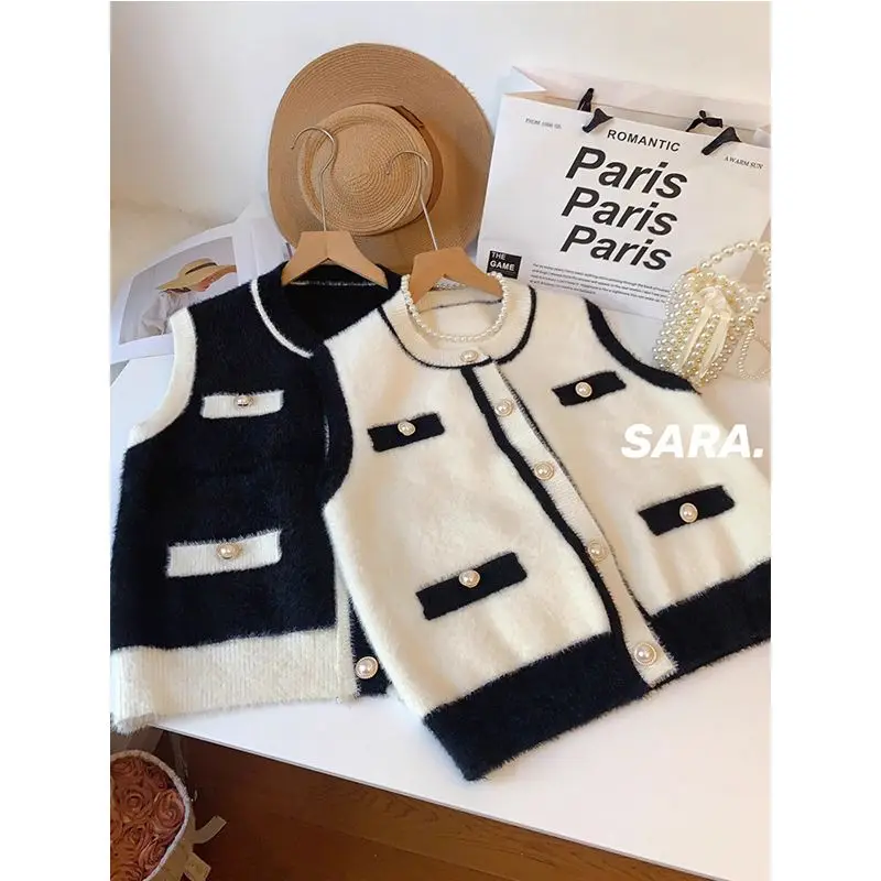 Autumn Winter 2024 New Fashionable Buttons O-neck Sleeveless Vests Coat Female Temperament Patchwork Knitting Cardigan Top Tee