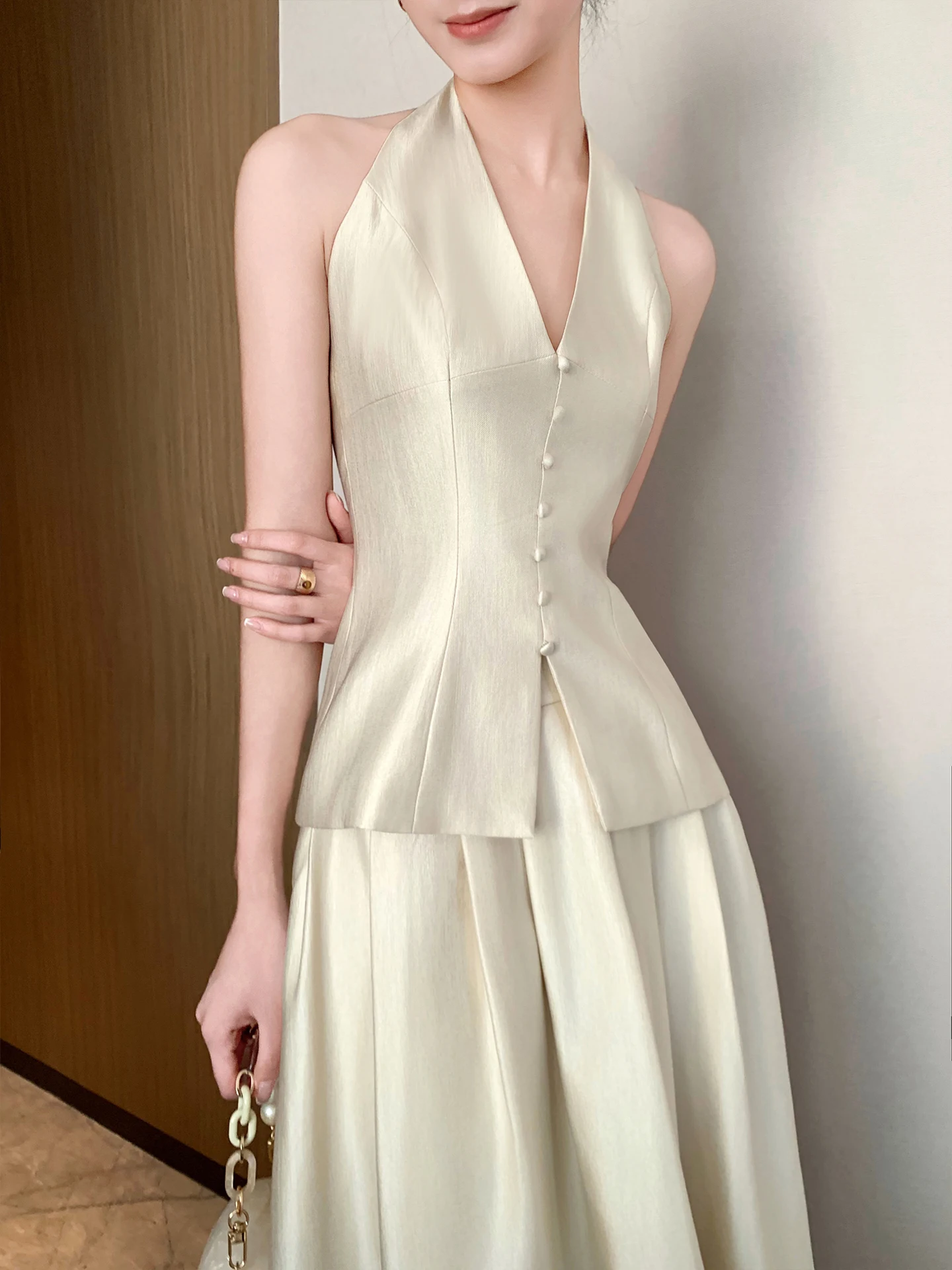 

Champagne Color Sleeveless V-Neck Women's Shirt Back Hanging Neck Top Slimming Vest Summer New Style Casual Fashion