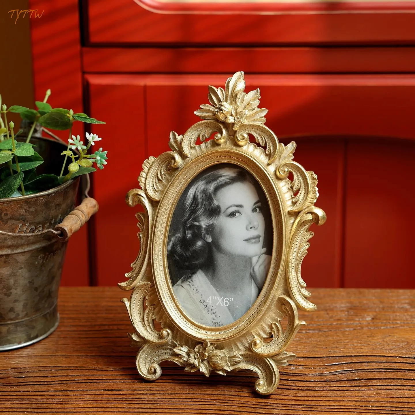 Vintage Resin Photo Frame 4x6 Inch Gold Hand Crafted Flower Ornated Oval Picture Frame With Easel Home Decor Tabletop Display