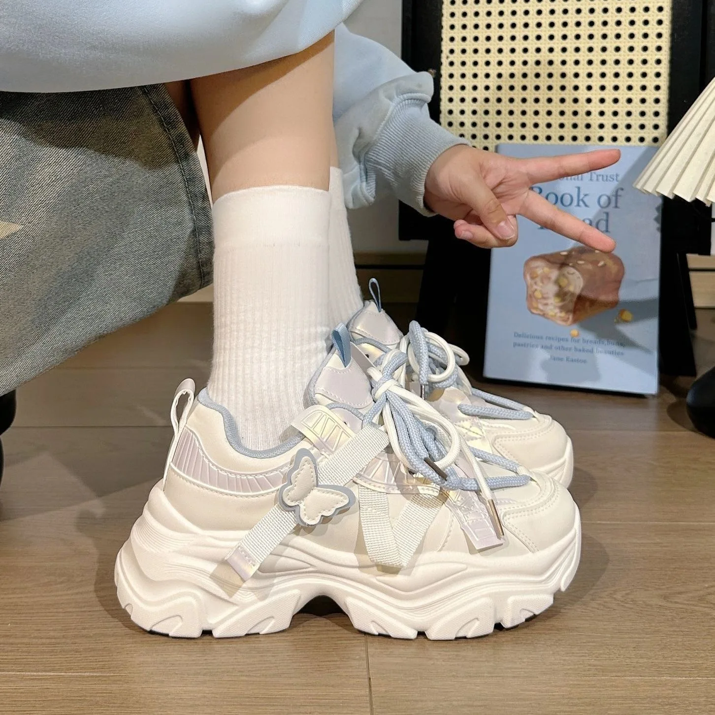 2026 Frühling Herbst Neue Damenmode Atmungsaktive Ultraleichte Dad-Sneaker im Butterfly-Stil mit dicker Sohle und erhöhtem Absatz – Detail 17