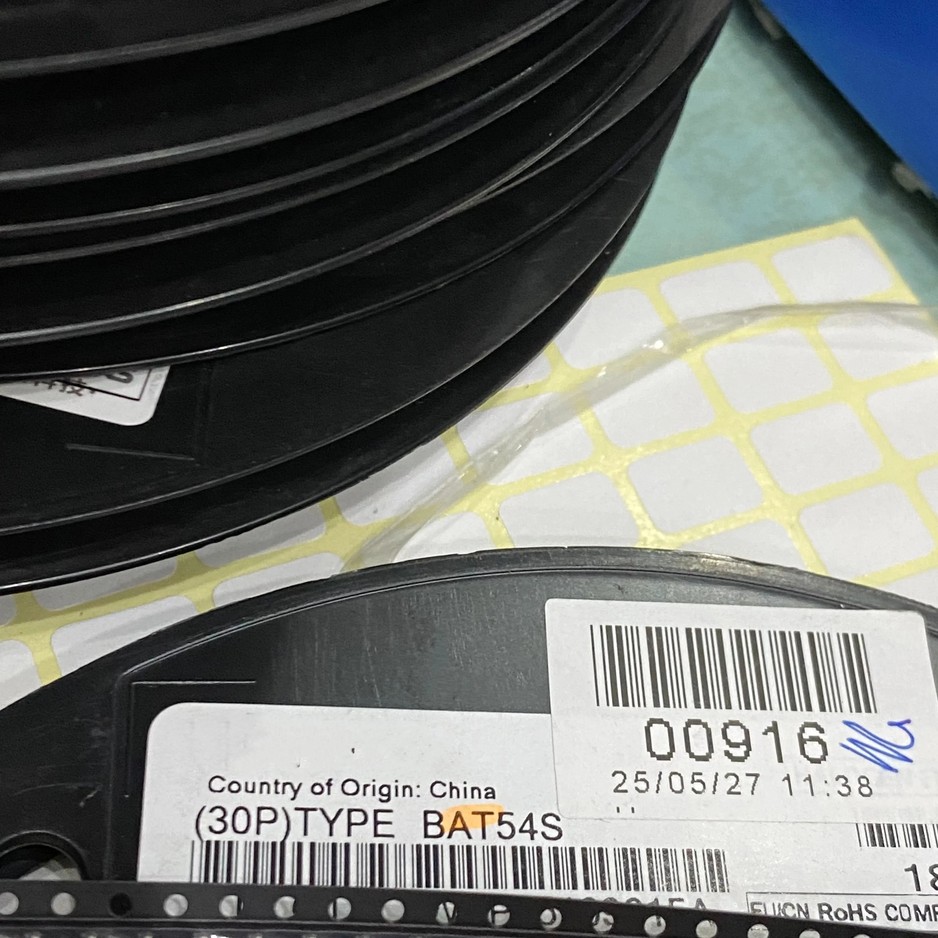 1000PCS Brand new original BAT54S,215 17+18+ SOT23