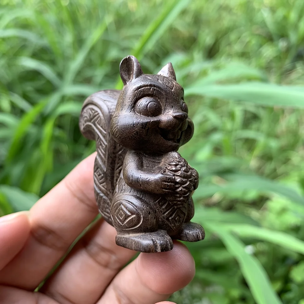 1.9 Inch Hand-Carved Wooden Squirrel Figurine Ornament, Animal Theme, Suitable for Christmas Decorations, Creative Desktop Decor, Interior Decoration, Study Room, Back-to-School Gift, Birthday Gift, Fireplace