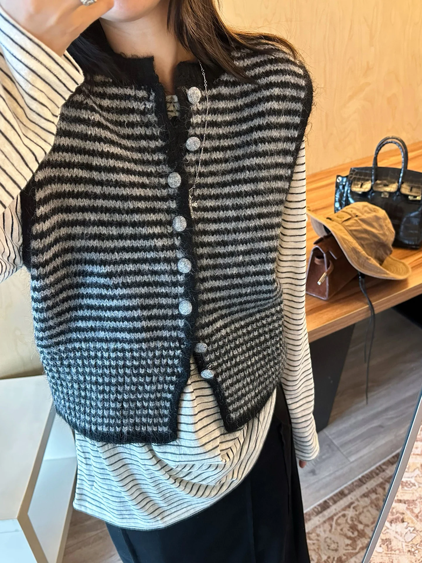 

Faionable Color Blo Knitted Vest round Ne Versatile Top Svel oulder Bared Vest 2025 Winter Layering Vest Jaet