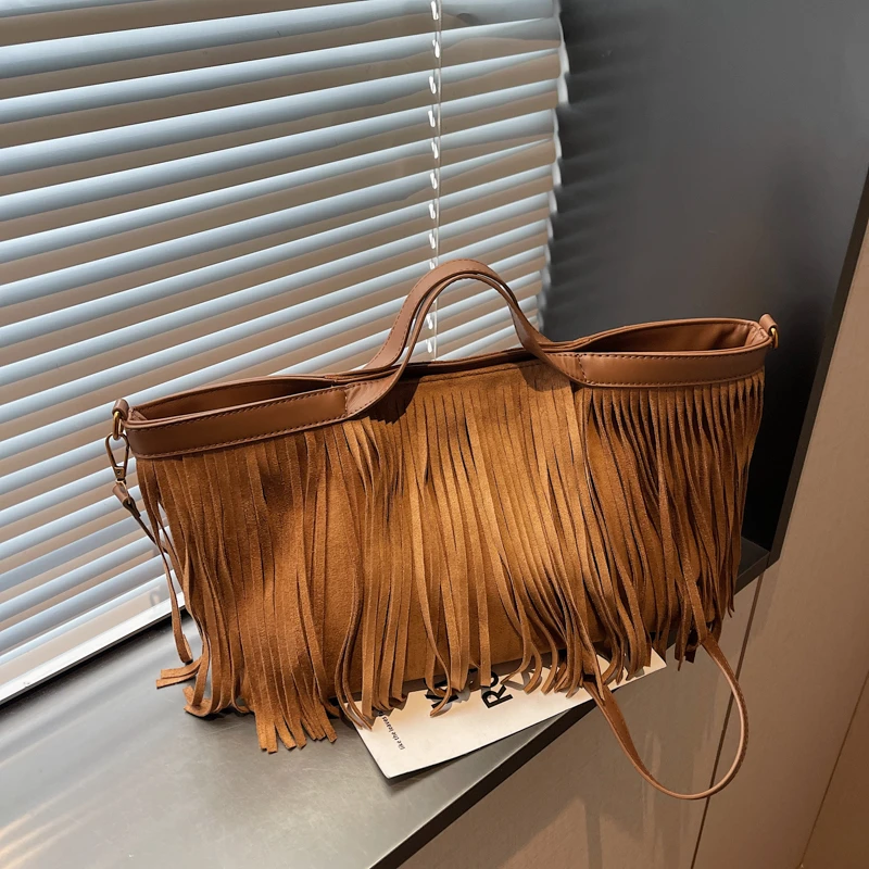 

2026 новые трендовые сумки высокого качества из искусственной замши, однотонные этнические сумки на молнии с кисточками, большие вместительные дорожные сумки через плечо