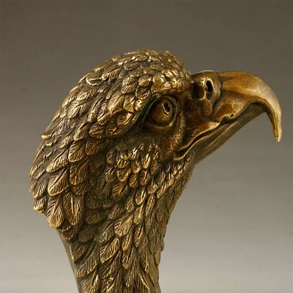 

Lifelike Chinese Old Bronze Hand Carved Eagle Heads Statue Feng Shui Home decoration