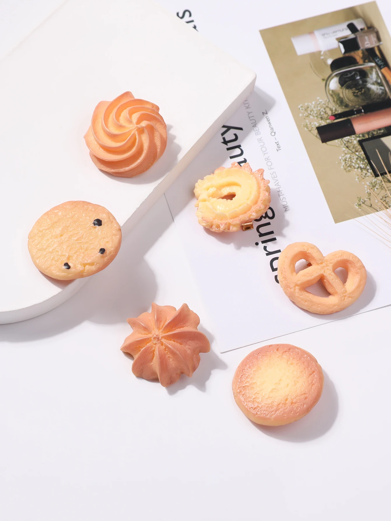 A pack of 5pcs cartoon simulation biscuit hairpin cute biscuit clip food clip funny side clip bangs clip student girl heart head