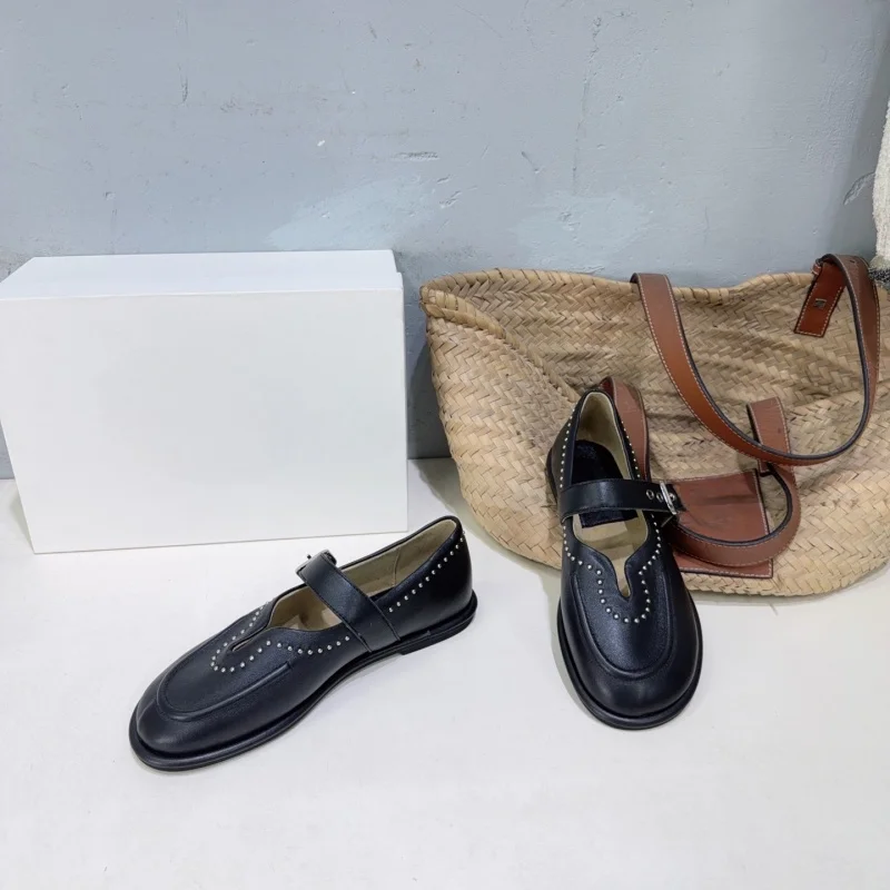 New vintage riveted buckle Mary Jane womens shoes, made from high-quality leather. The soles are soft and flat, reducing foot f