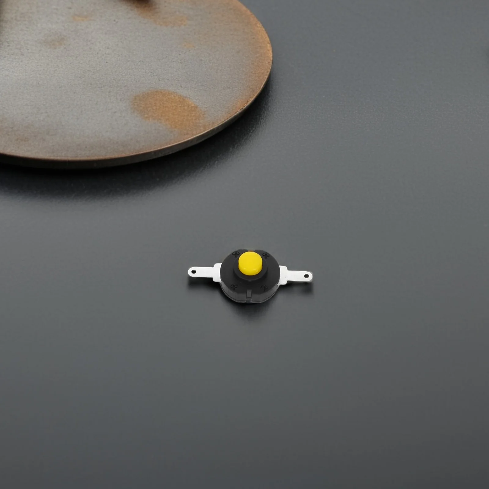 20 قطعة مصباح يدوي زر القفل الذاتي التبديل دائم موثوقة قوي المواد استجابة سريعة الوقت المغامرة في الهواء الطلق