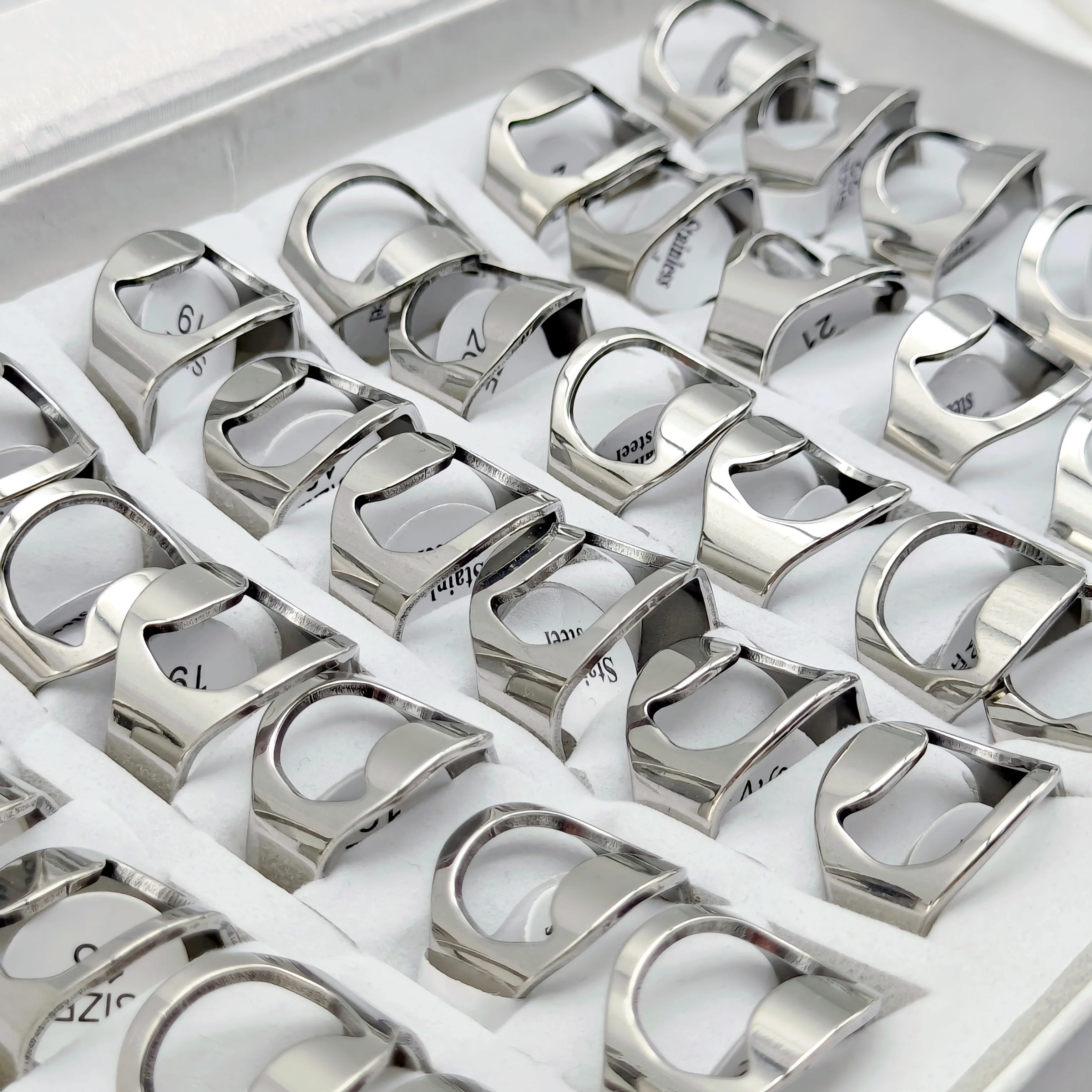 20Pcs Bottle Opener Ring Creativity Corkscrew Stainless Steel Finger Ring Beer Can Openers Gadgets Cool Bar Accessories Gifts