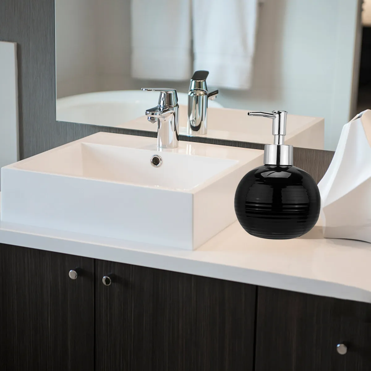 

1Pcs Press Lotion Bottle Ceramic Pump Dispenser Black Portable Travel Makeup Squeeze Pump Dispenser Ceramic Packing Bottle