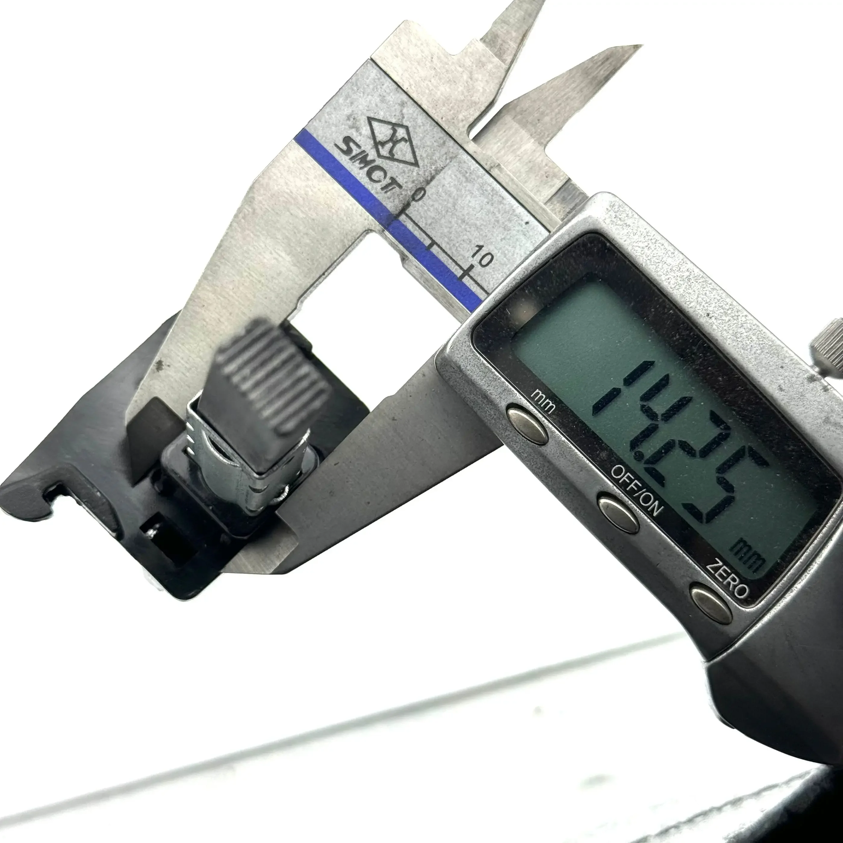 2PCS Suitable for Philips America Haier Sanyo Dragon and other vacuum cleaner motor motor parts carbon brush 6.5x10x32