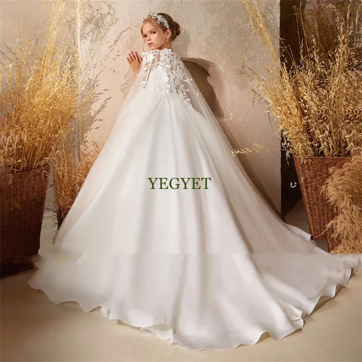 Luxury White Lace Appliques Flower Girl Dress With Cape 2024 A-Line O-Neck White Sleeveless Pearls Beading First Communion Gown