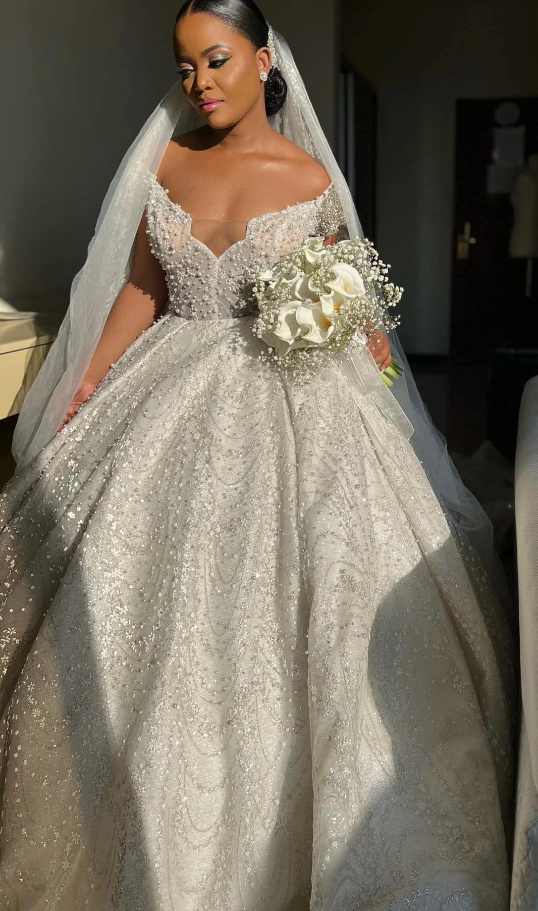 Customized Elegant Ball Gown Wedding Dress Women's Arab Bridal Gowns Pearls Sequins Beading Robe Layered Vestido De YBW18