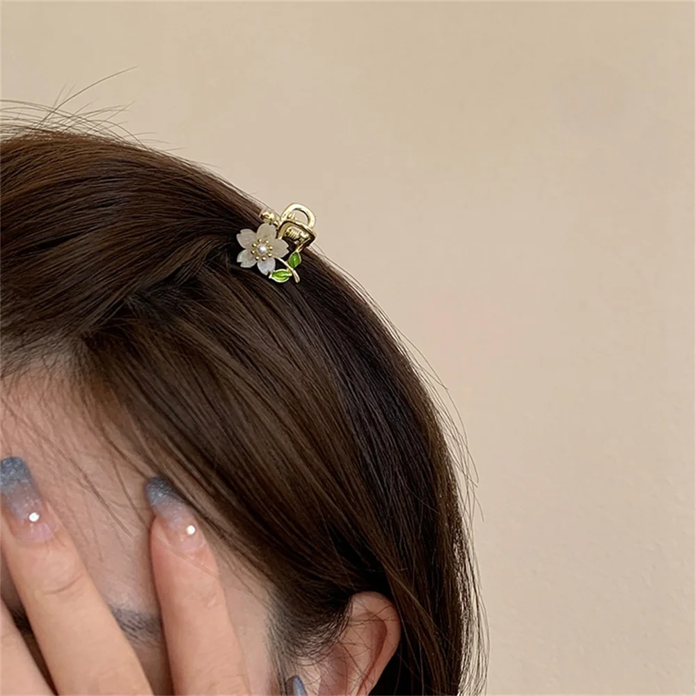 

Pearl Flowers Hairpin Women Exquisite Bangs Side Small Size Shark Clip Girls Hair Claw Headwear