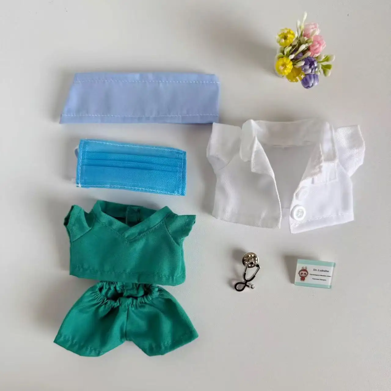 ชุดยูนิฟอร์มหมอลาบูบูสุดฮอต สีเขียว-น้ำเงิน ชุดศัลยแพทย์ 6 ชิ้น ชุดตุ๊กตาขนนุ่มขนาดเล็ก เสื้อผ้าตุ๊กตาแฟชั่น อุปกรณ์เสริมตุ๊กตา
